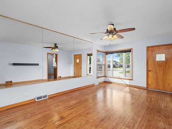 3rd image of 5024 Saint Paul Ct