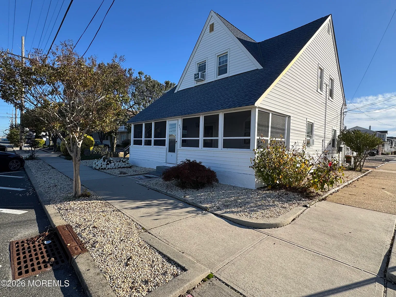 1 bed, 1123 sqft, $2,100 — Photo 2