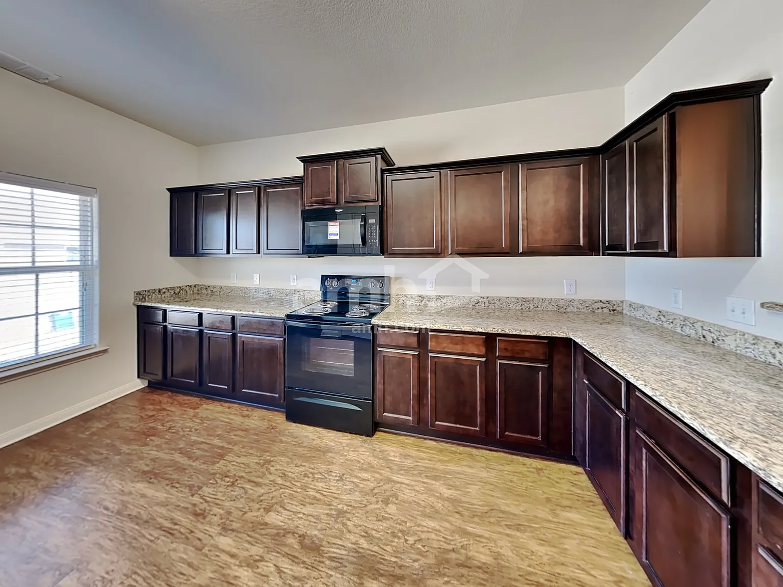 5 bed, 2.5 bath, 2996 sqft, $2,635 — Photo 4