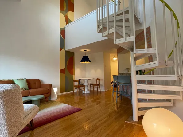 42 N Main St APT 60, West Hartford, CT 06107