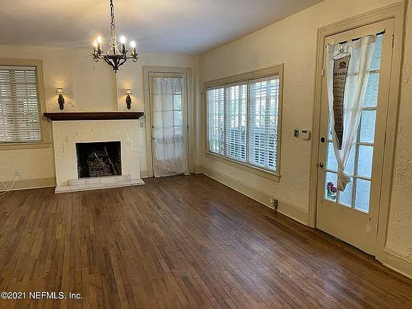 323 N Walnut St — Photo 11