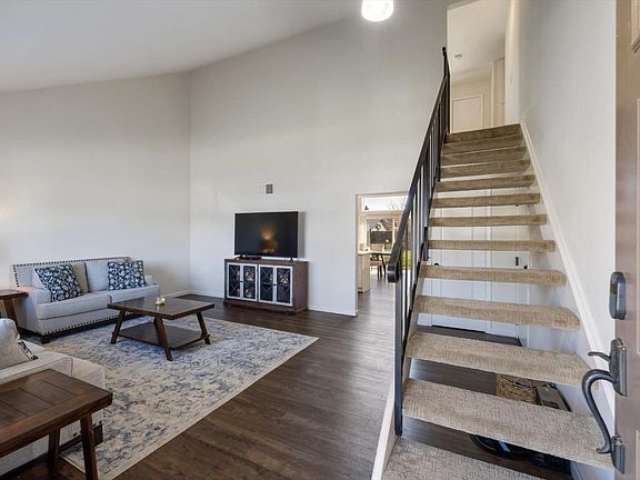 5th image of 1385 Macdonald Court