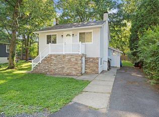 112 Lackawanna Trl, Hopatcong, NJ 07843