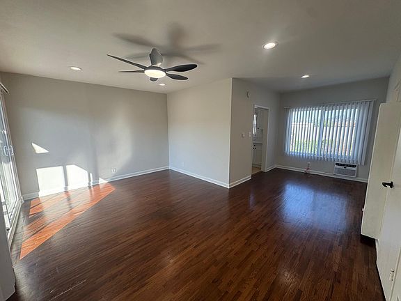 3rd image of 1171 N Kenmore Ave APT 26