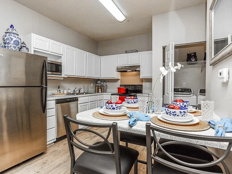 River Pointe Apartments — Photo 46