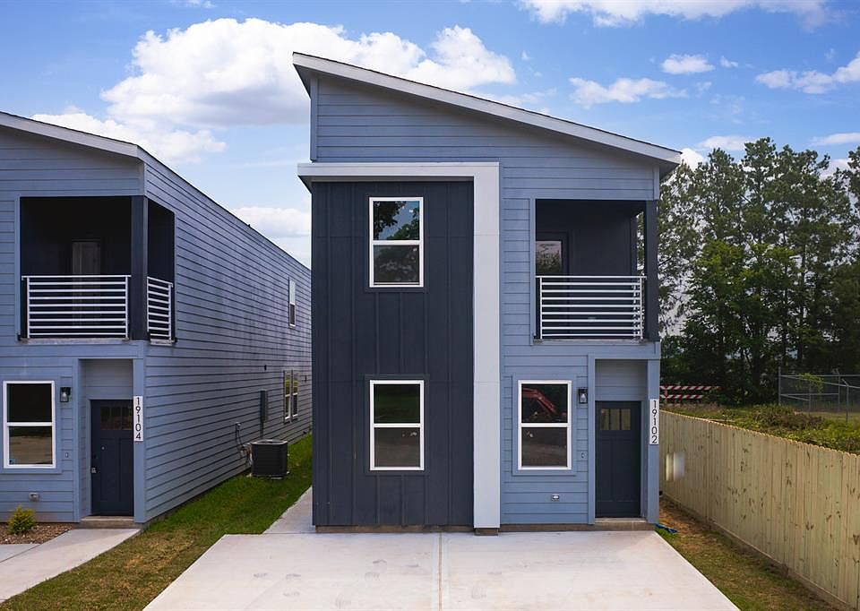 1st image of 19102 Sears Dr