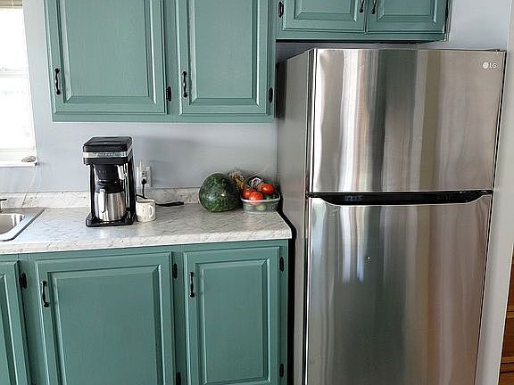 4th image of 835 Hazelnut Dr