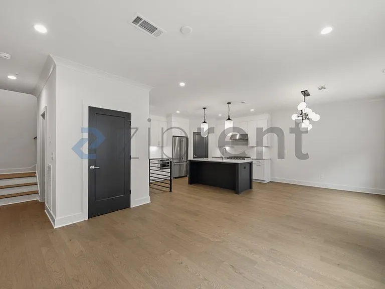 425 S Walker St — Photo 18