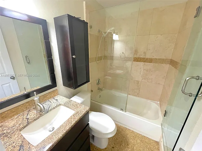 1400 NE 57th St #308 — Photo 9