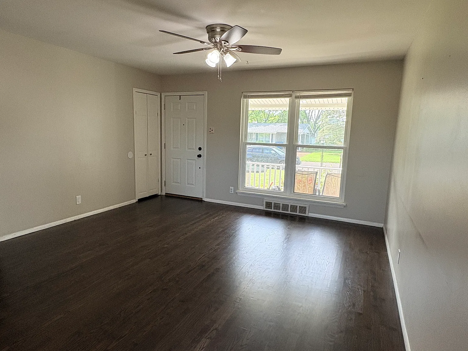 3 bed, 1.5 bath, 1612 sqft, $2,100 — Photo 3