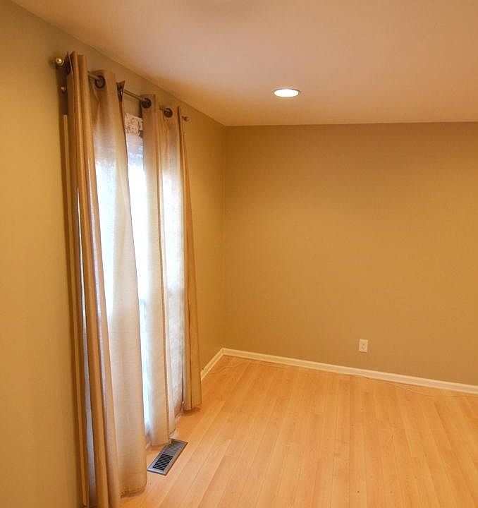 1st image of 31 Brandywine Sq