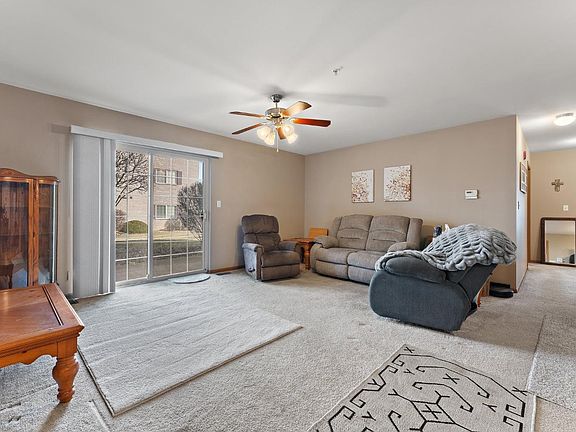 4th image of 2001 W 75th Pl Unit 18