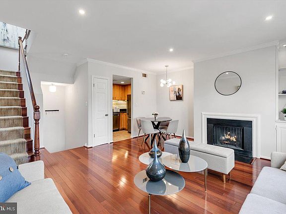 5th image of 1949 Calvert St NW APT E