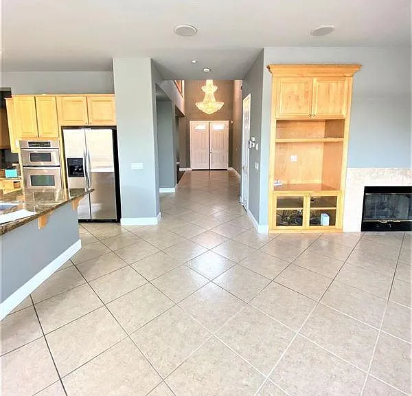 1129 Platinum St — Photo 1