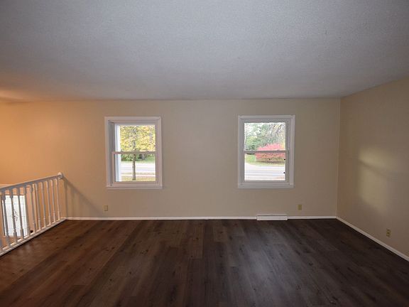 3rd image of 1015 Tanglewood Dr