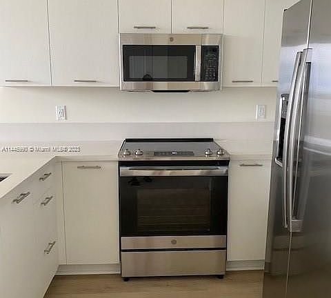 2nd image of 10300 SW 66th St #303