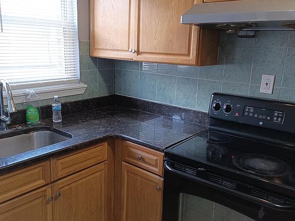 5th image of 633 E Sanger St