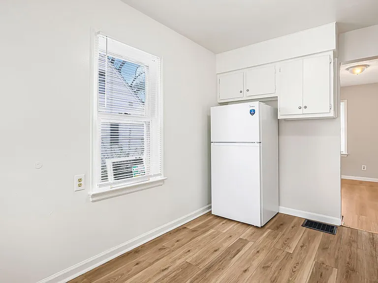 1590 Vendome Dr S — Photo 20
