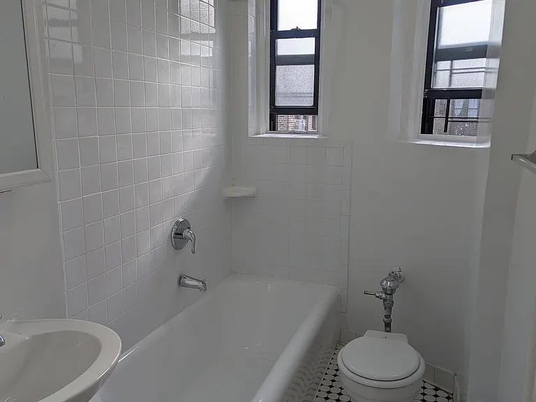 32-15 93rd St #D19 — Photo 7