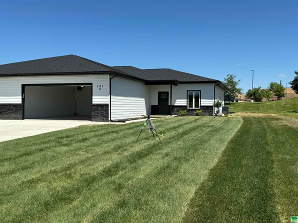 203 Cyclone Dr, Alta, IA 51002