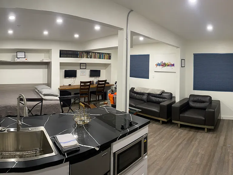 3705 Ingraham St #B — Photo 8