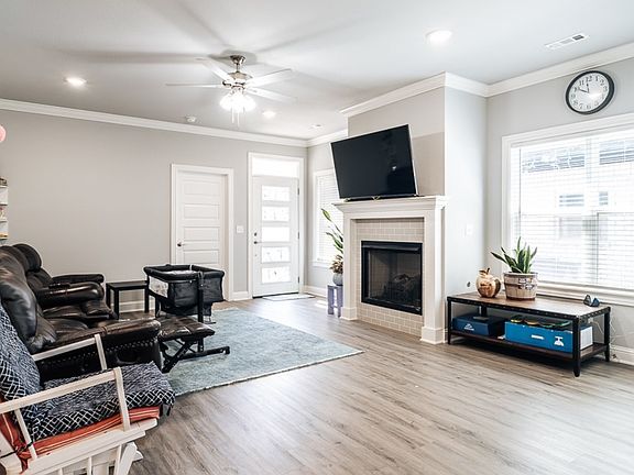 4th image of 2306 SW Poppy St #1