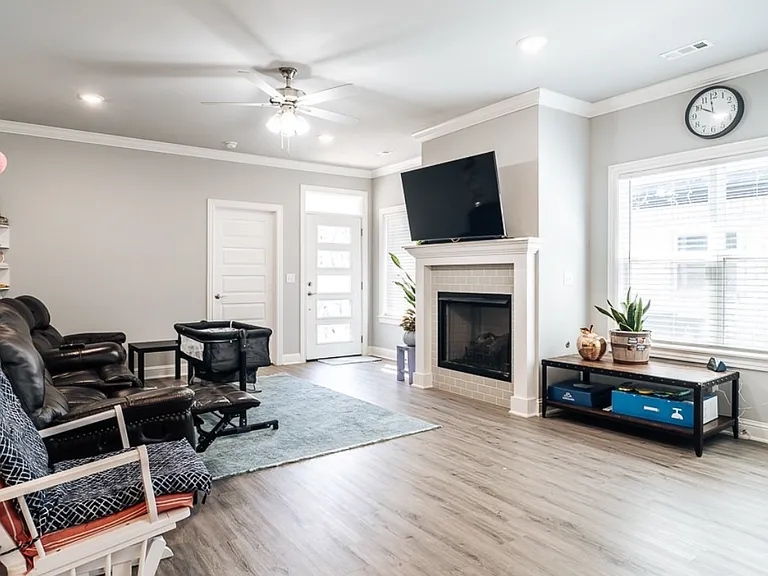 2306 SW Poppy St #1 — Photo 4