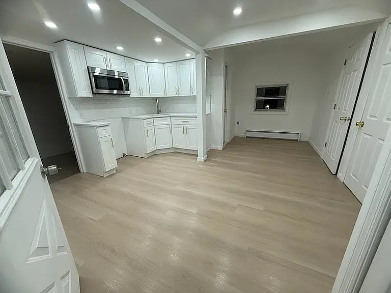 8 Woodland Cir S — Photo 2