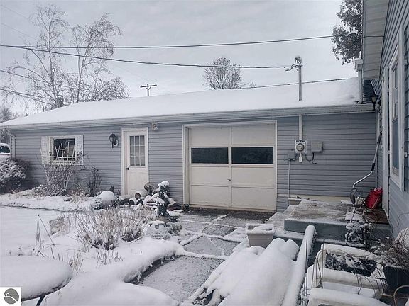 3rd image of 813 S Augres River Dr
