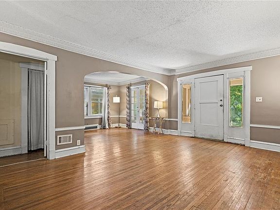 5th image of 5604 Holmes St