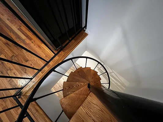 Rented by Salon Realty Corp | media 32