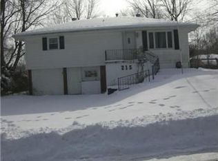 215 SW 20th Ter, Oak Grove, MO 64075