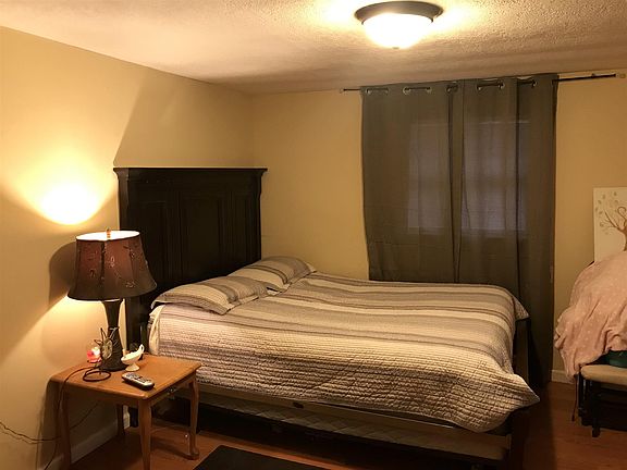 4th image of 28 Travis St