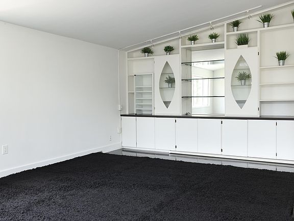 5th image of 26 Overlook Ln
