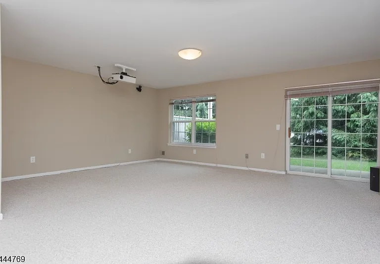 2404 Vantage Ct — Photo 13