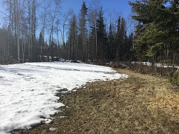 4th image of 3881 Crescent Dr