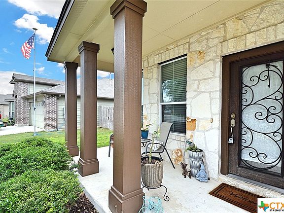 3rd image of 325 Creekview Way