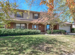 1809 Moraine Dr, Champaign, IL