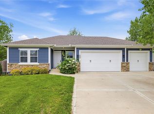 1401 Rylee Ct, Raymore, MO 64083