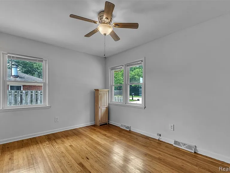 4918 Ainsley Ave — Photo 23
