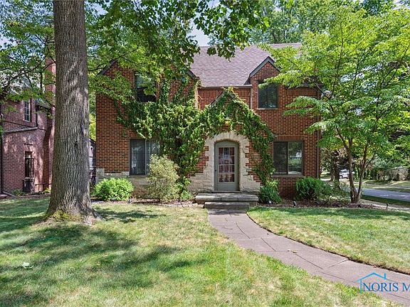 2nd image of 2704 Barrington Dr