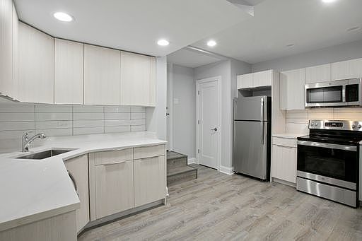 2nd image of 7634 N Eastlake Ter APT G