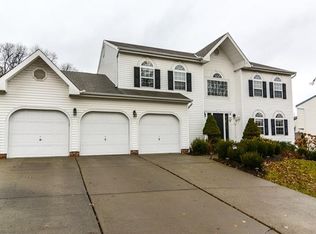 107 Hazelwood Dr, Cranberry Township, PA