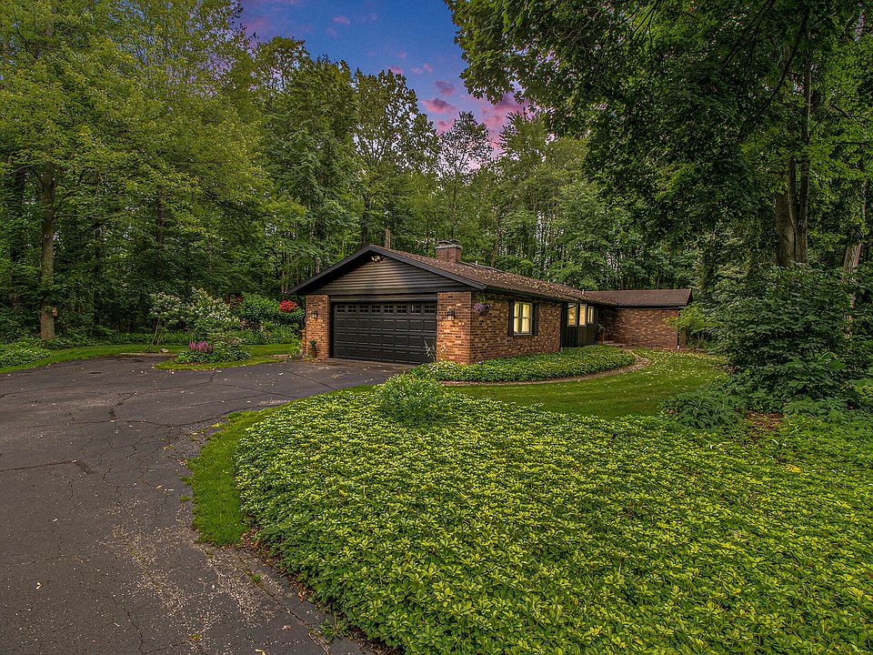 1st image of 1910 Forest Shores Dr SE