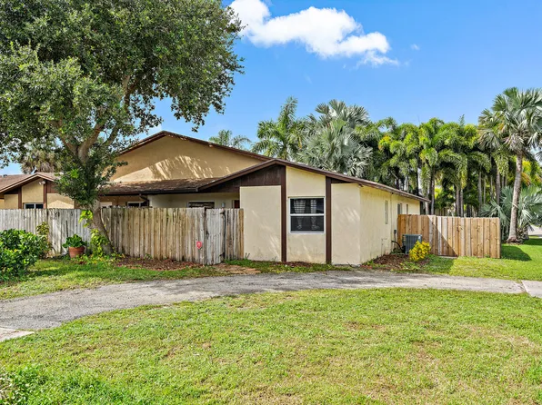 8667 Uranus Terrace, West Palm Beach, FL 33403