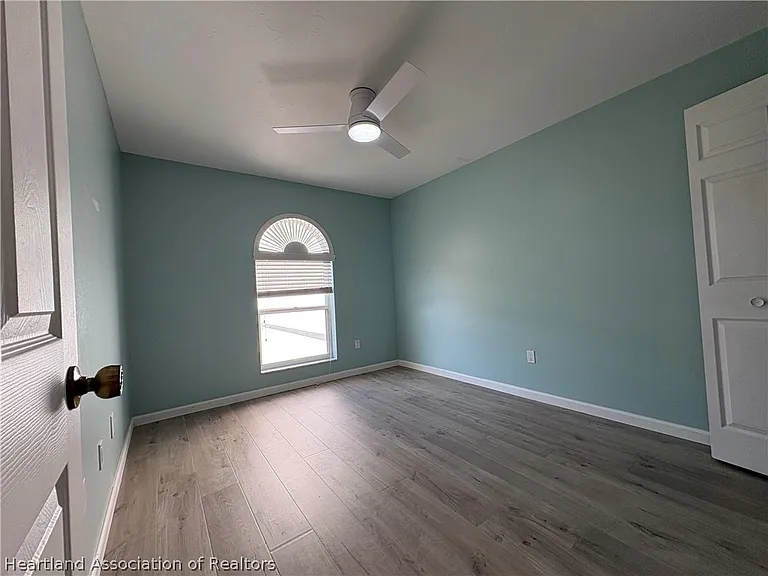 406 Stephen Dr — Photo 10