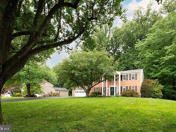 4th image of 5076 Lake Cir W