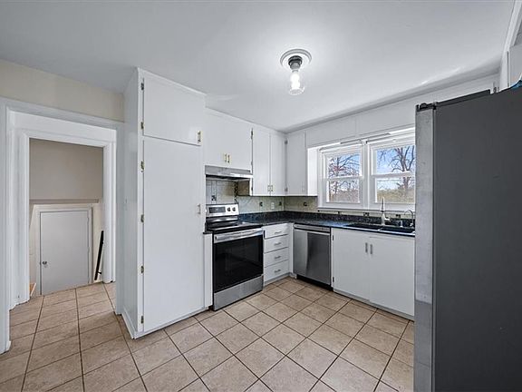5th image of 1805 W 21st Ter
