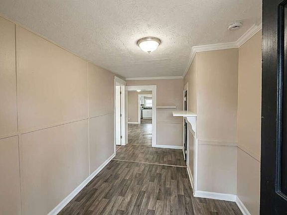 4th image of 218 Irving Ave