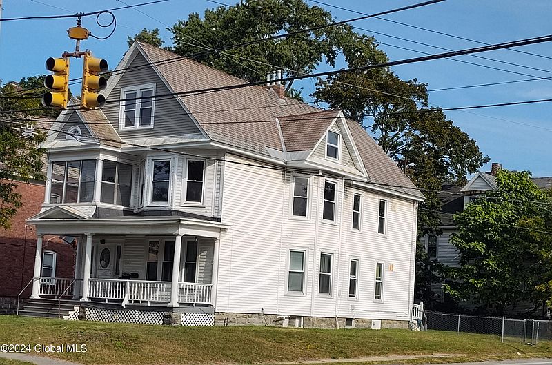 4th image of 1381 Union Street